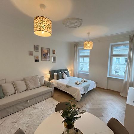 Luxurious One Room Apartment Near Schoenbrunn Palace Wien Exterior foto